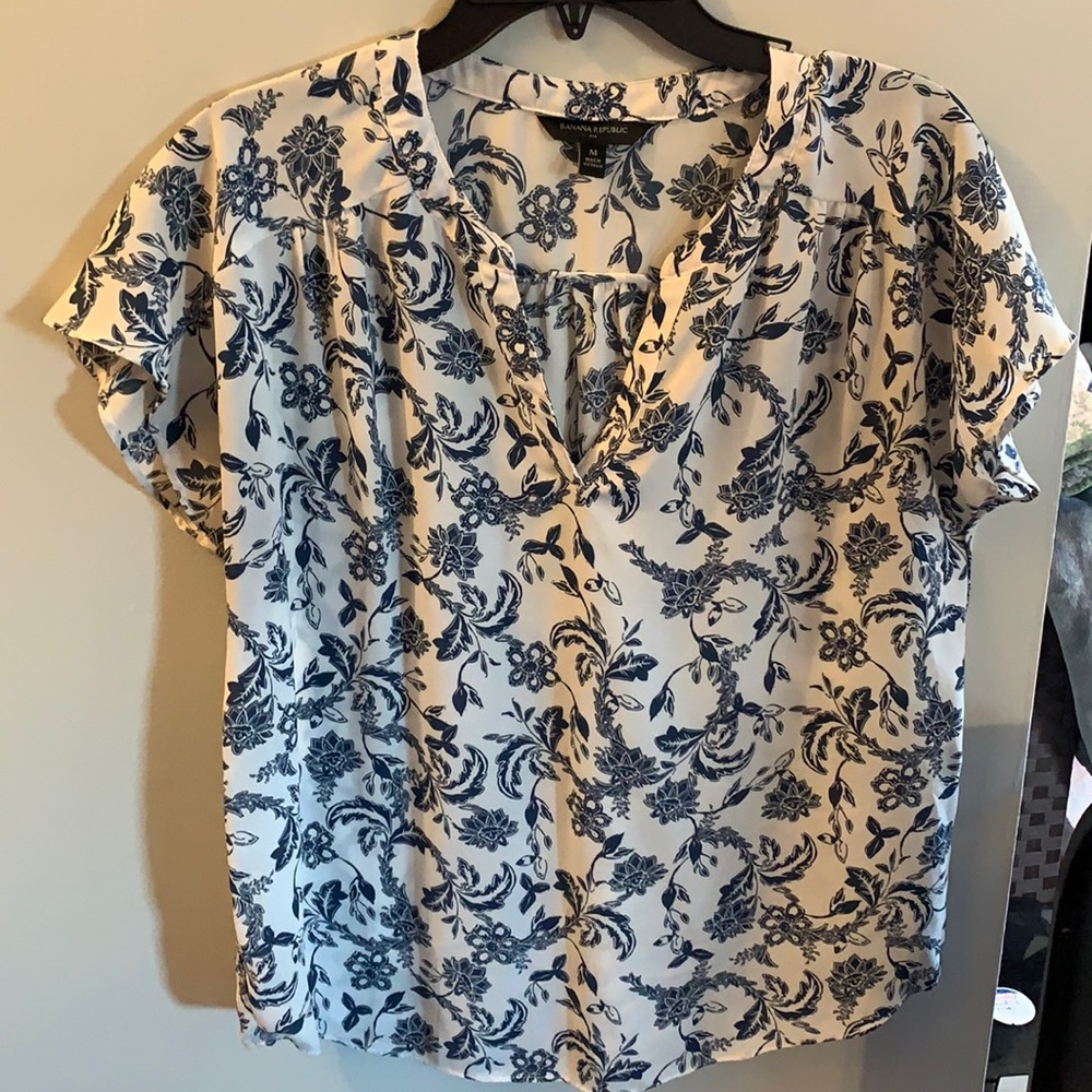 Banana Republic Gently worn size M shirt